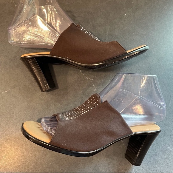 Onex sz 6 brown stretchy mules with crystal bling design - Picture 14 of 16